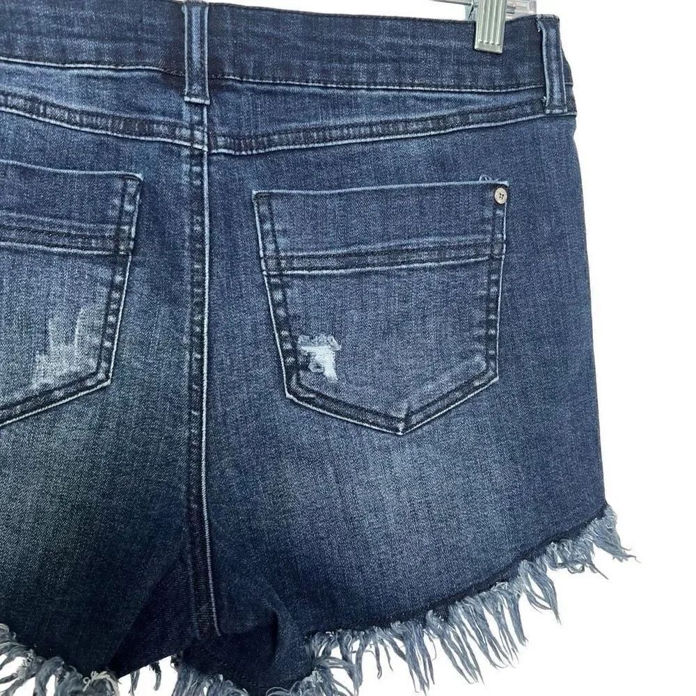 Altar’d State Fringe Distressed Denim Shorts Wash Chiara Size 28/7 - Picture 8 of 10